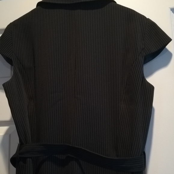 Tahari dress size 14, pinstriped, fully lined - Picture 6 of 7